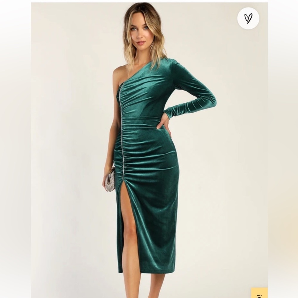 Lulu’s NWT Emerald Green Velvet Rhinestone One-Shoulder Dress
